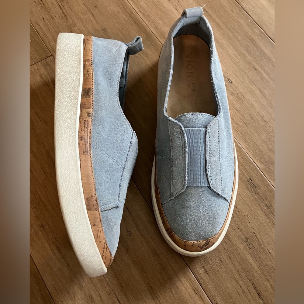 Vionic suede grey platform women’s loafers. Size 7